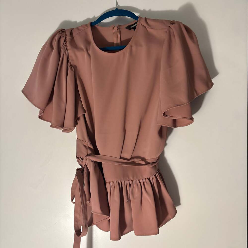 Express Flutter Sleeve Tie-Waist Peplum Top in Dusty Rose